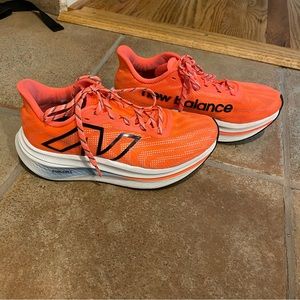 W7.5 New Balance FuelCell SuperComp Trainer v2